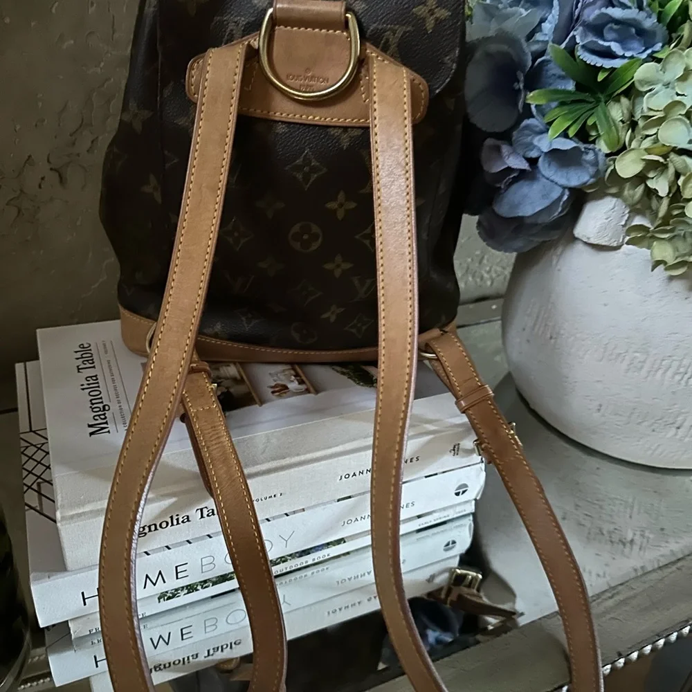 Backpack - Picture 6 of 8